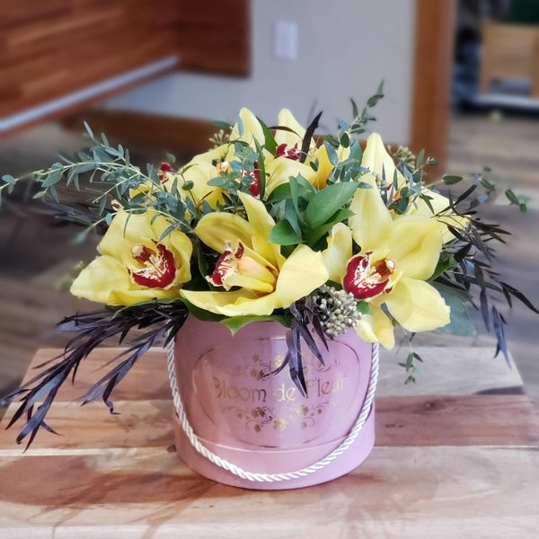 Luxury round White - Seven Yellow Orchids - Bloom de Fleur